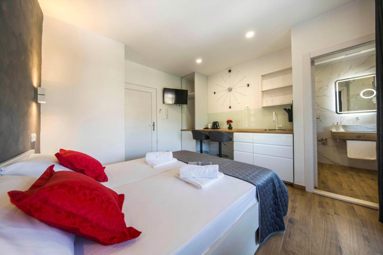 Split Central Luxury Studios Экстерьер фото