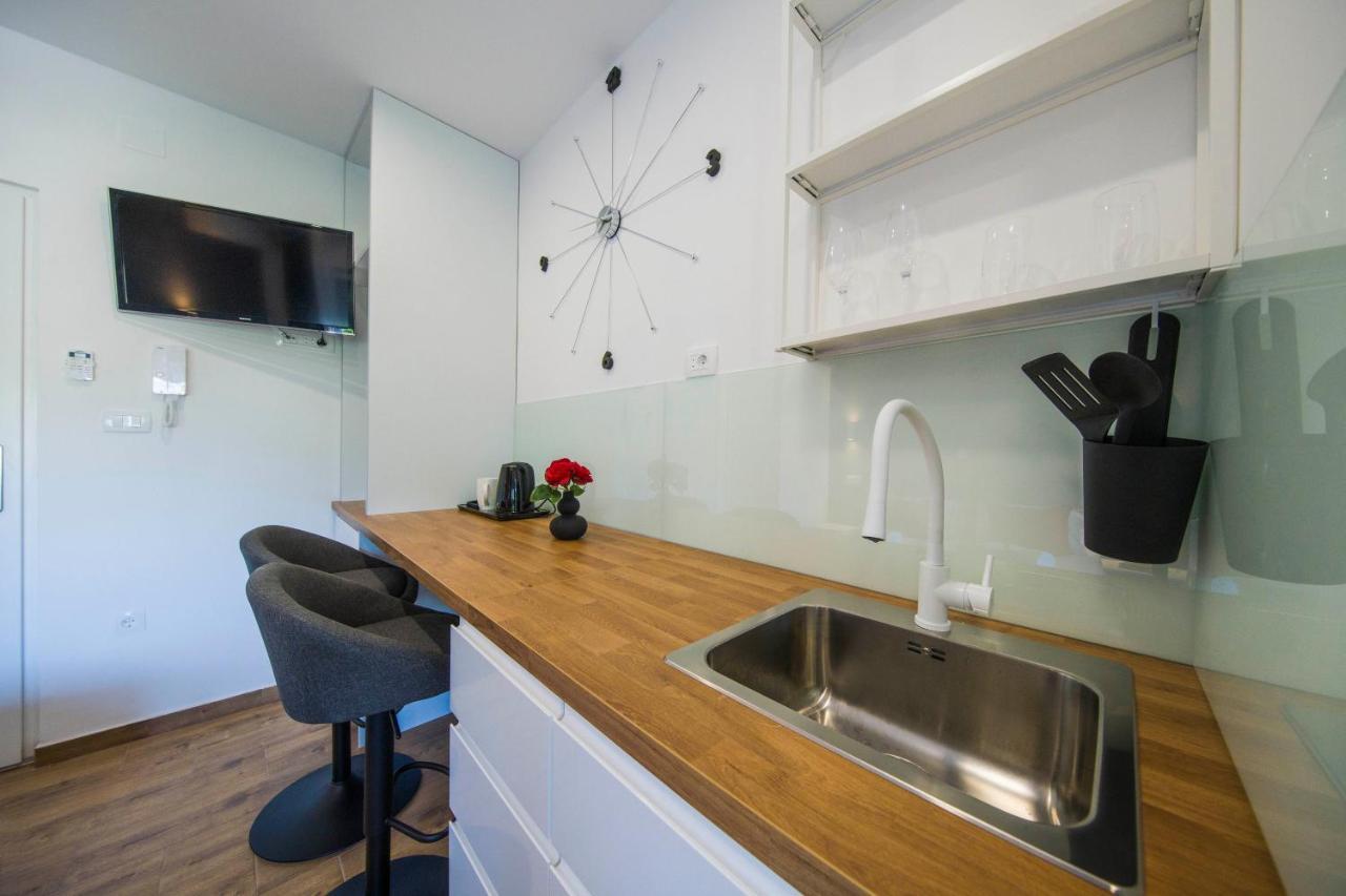 Split Central Luxury Studios Экстерьер фото